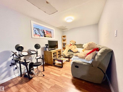 14 Hickory Road, Fort Saskatchewan, AB - Indoor Photo Showing Other Room