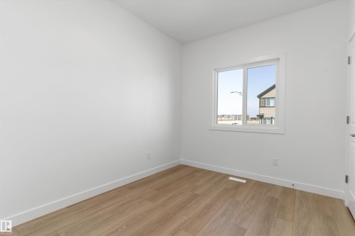 1060 14 Avenue, Edmonton, AB - Indoor Photo Showing Other Room