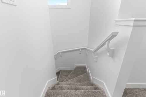 1060 14 Avenue, Edmonton, AB - Indoor Photo Showing Other Room