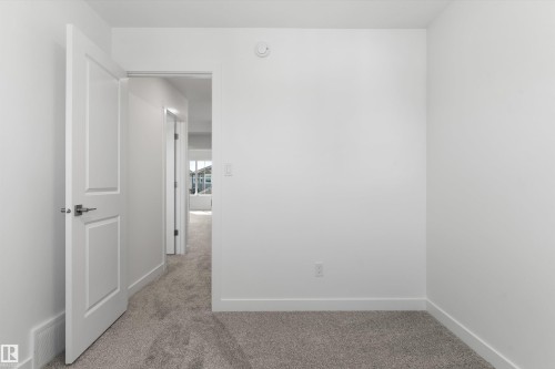 1060 14 Avenue, Edmonton, AB - Indoor Photo Showing Other Room