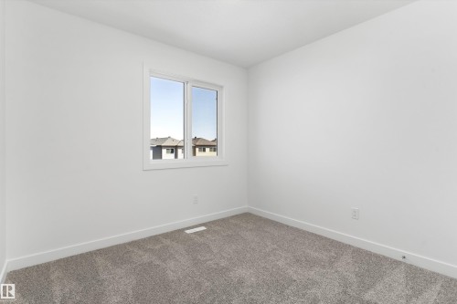 1060 14 Avenue, Edmonton, AB - Indoor Photo Showing Other Room