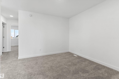 1060 14 Avenue, Edmonton, AB - Indoor Photo Showing Other Room