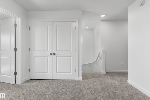 1060 14 Avenue, Edmonton, AB - Indoor Photo Showing Other Room
