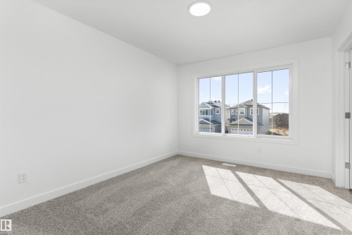 1060 14 Avenue, Edmonton, AB - Indoor Photo Showing Other Room