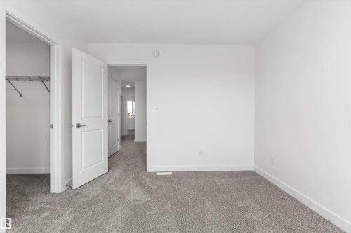 1060 14 Avenue, Edmonton, AB - Indoor Photo Showing Other Room