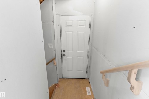 1060 14 Avenue, Edmonton, AB - Indoor Photo Showing Other Room