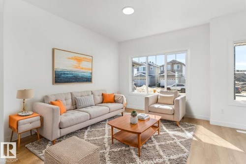 1060 14 Avenue, Edmonton, AB - Indoor Photo Showing Living Room