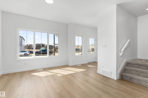 1060 14 Avenue, Edmonton, AB - Indoor Photo Showing Other Room