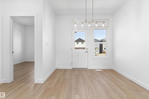 1060 14 Avenue, Edmonton, AB - Indoor Photo Showing Other Room