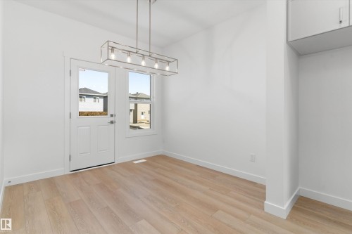 1060 14 Avenue, Edmonton, AB - Indoor Photo Showing Other Room