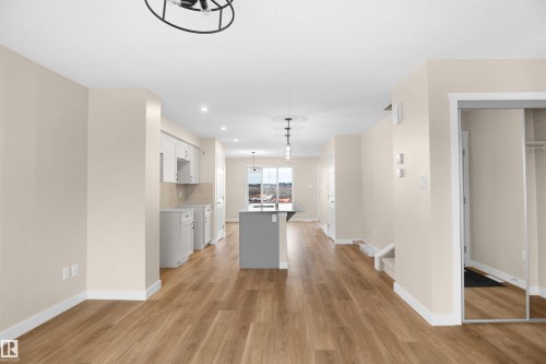 540 176 Avenue, Edmonton, AB - Indoor Photo Showing Kitchen