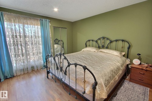 230 Chateau Place, Edmonton, AB - Indoor Photo Showing Bedroom