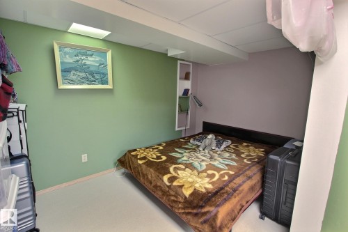 230 Chateau Place, Edmonton, AB - Indoor Photo Showing Bedroom