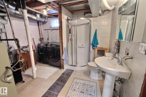 230 Chateau Place, Edmonton, AB - Indoor