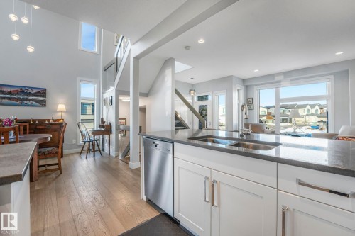 173 Hays Ridge Boulevard, Edmonton, AB - Indoor Photo Showing Kitchen With Double Sink