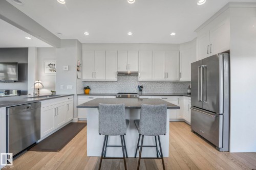 173 Hays Ridge Boulevard, Edmonton, AB - Indoor Photo Showing Kitchen With Upgraded Kitchen