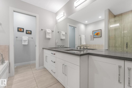 173 Hays Ridge Boulevard, Edmonton, AB - Indoor Photo Showing Bathroom