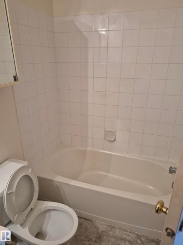 Full bath with toilet and bathing tub / shower combination - 410 17467 98A Avenue, Edmonton, AB - Indoor Photo Showing Bathroom