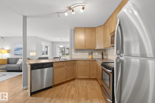 120 1204 156 Street, Edmonton, AB - Indoor Photo Showing Kitchen