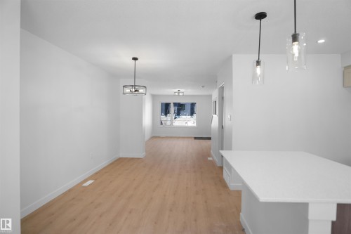 19457 22 Avenue, Edmonton, AB - Indoor Photo Showing Other Room