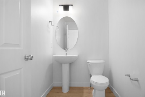 19457 22 Avenue, Edmonton, AB - Indoor Photo Showing Bathroom