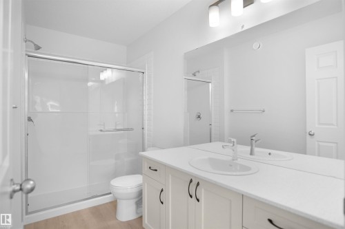 19457 22 Avenue, Edmonton, AB - Indoor Photo Showing Bathroom