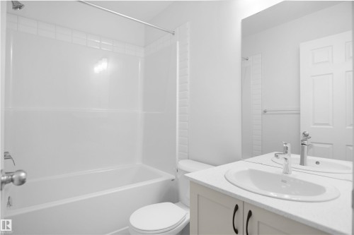 19457 22 Avenue, Edmonton, AB - Indoor Photo Showing Bathroom