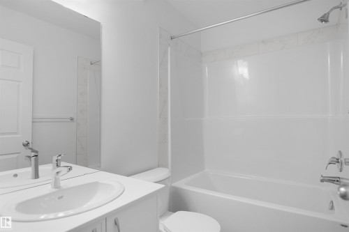 19451 22 Avenue, Edmonton, AB - Indoor Photo Showing Bathroom
