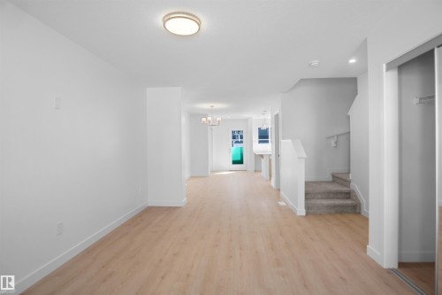 19451 22 Avenue, Edmonton, AB - Indoor Photo Showing Other Room