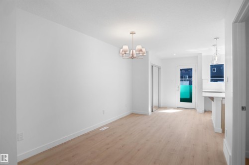 19451 22 Avenue, Edmonton, AB - Indoor Photo Showing Other Room