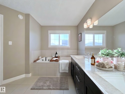 4604 Westcliff Point(E), Edmonton, AB - Indoor Photo Showing Bathroom