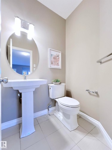 4604 Westcliff Point(E), Edmonton, AB - Indoor Photo Showing Bathroom