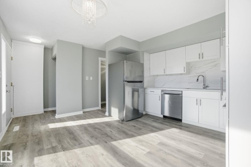 8117 132A Avenue, Edmonton, AB - Indoor Photo Showing Kitchen