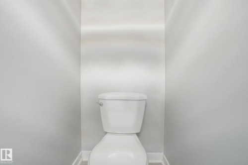 8117 132A Avenue, Edmonton, AB - Indoor Photo Showing Bathroom