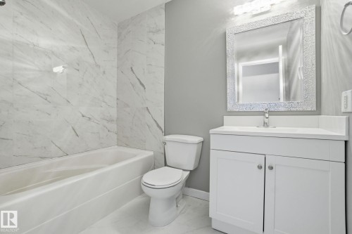 8117 132A Avenue, Edmonton, AB - Indoor Photo Showing Bathroom