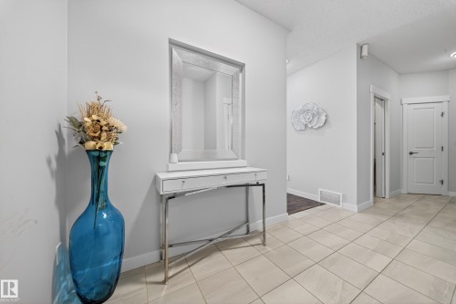 2408 Kelly Circle, Edmonton, AB - Indoor Photo Showing Other Room