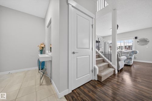 2408 Kelly Circle, Edmonton, AB - Indoor Photo Showing Other Room