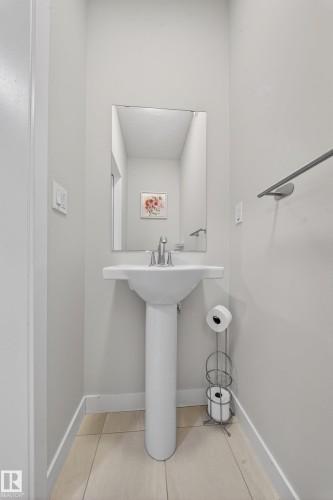 2408 Kelly Circle, Edmonton, AB - Indoor Photo Showing Bathroom