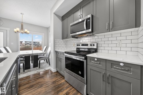 2408 Kelly Circle, Edmonton, AB - Indoor Photo Showing Kitchen With Upgraded Kitchen
