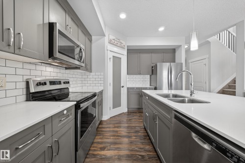 2408 Kelly Circle, Edmonton, AB - Indoor Photo Showing Kitchen With Double Sink With Upgraded Kitchen