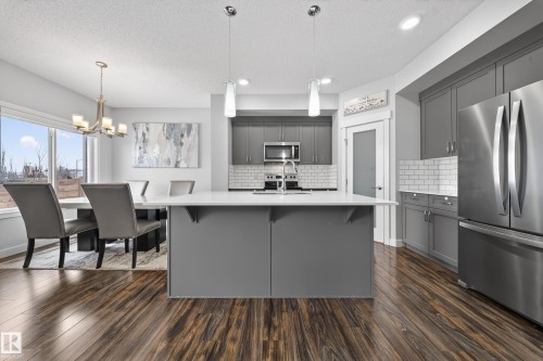 2408 Kelly Circle, Edmonton, AB - Indoor Photo Showing Kitchen With Upgraded Kitchen