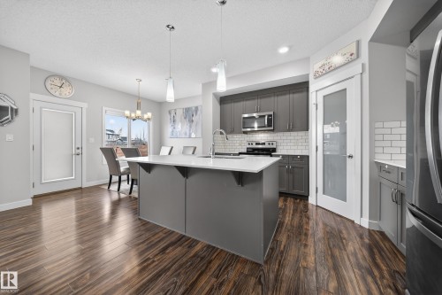 2408 Kelly Circle, Edmonton, AB - Indoor Photo Showing Kitchen With Upgraded Kitchen