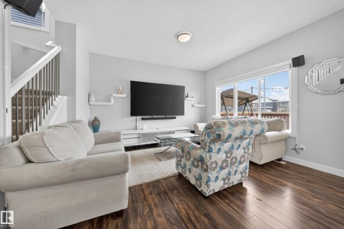 2408 Kelly Circle, Edmonton, AB - Indoor Photo Showing Living Room