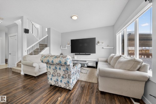2408 Kelly Circle, Edmonton, AB - Indoor Photo Showing Living Room
