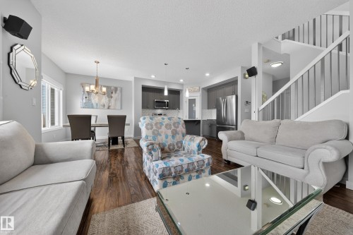 2408 Kelly Circle, Edmonton, AB - Indoor Photo Showing Living Room