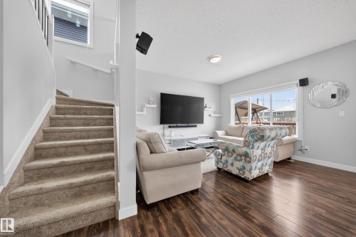 2408 Kelly Circle, Edmonton, AB - Indoor Photo Showing Living Room