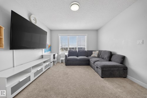 2408 Kelly Circle, Edmonton, AB - Indoor Photo Showing Living Room
