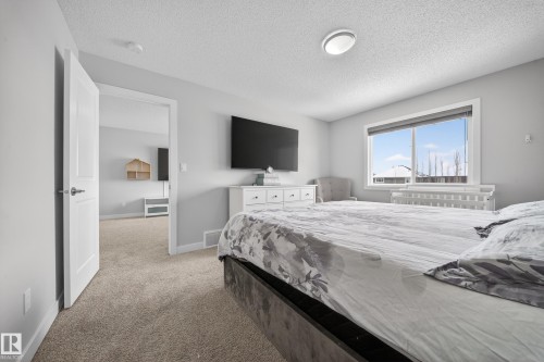 2408 Kelly Circle, Edmonton, AB - Indoor Photo Showing Bedroom