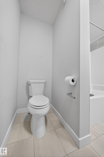 2408 Kelly Circle, Edmonton, AB - Indoor Photo Showing Bathroom