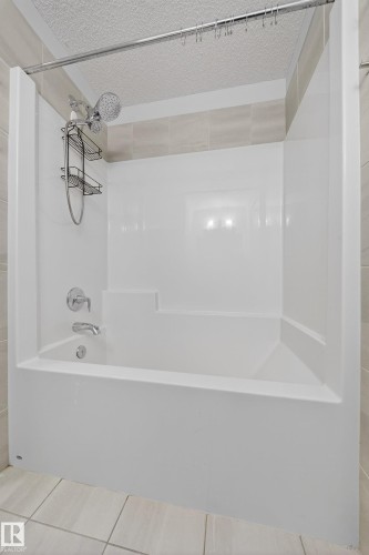 2408 Kelly Circle, Edmonton, AB - Indoor Photo Showing Bathroom